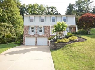1050 Willow Glen Dr, Bethel Park, PA