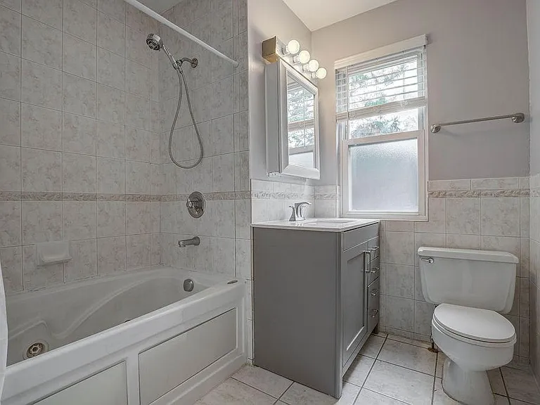 105 Albert St — Photo 17
