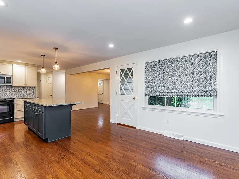 1241 Halladay Ave W — Photo 3