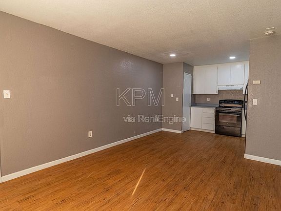 2nd image of 3939 N Pershing Ave #32