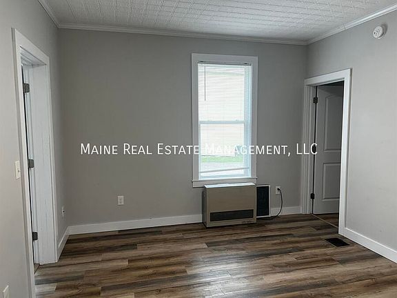 4th image of 318 Essex St #2
