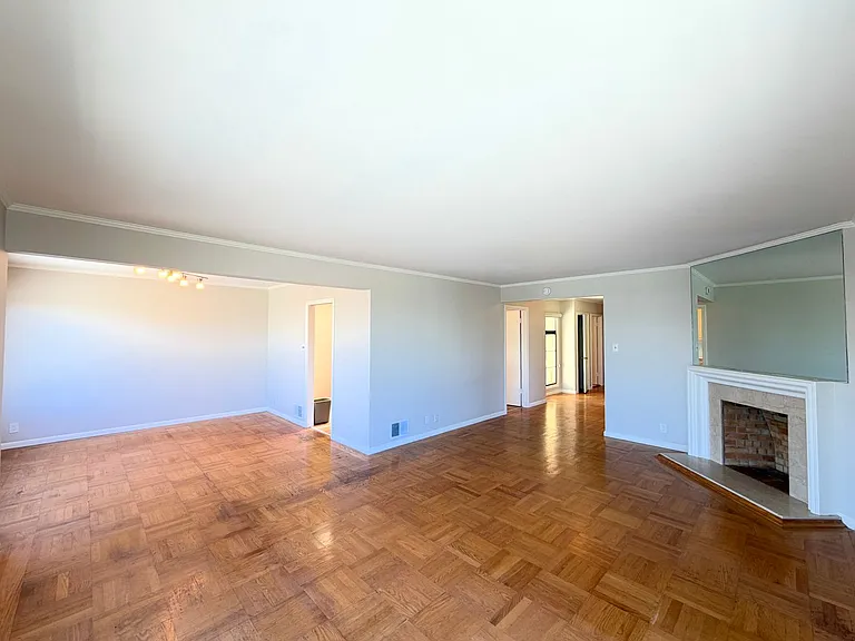 955 Lawton St — Photo 7
