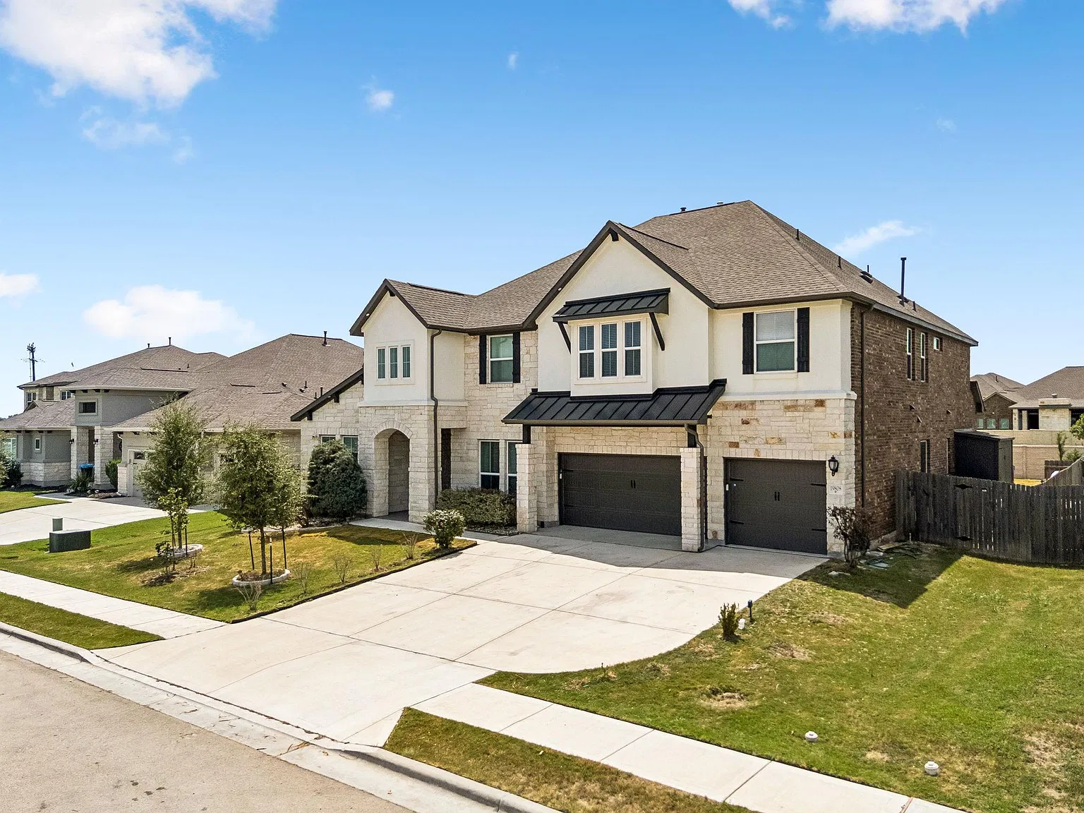 5 bed, 4.5 bath, 4537 sqft, $3,900 — Photo 2