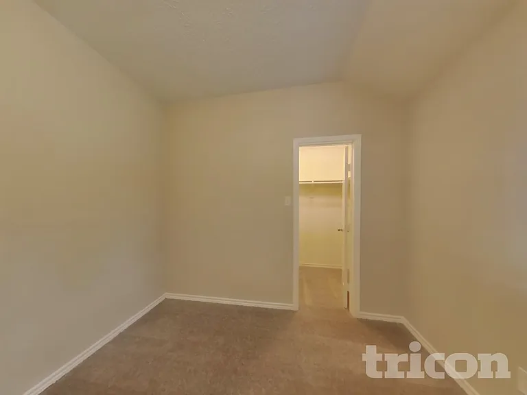 25402 Holyoke Ln — Photo 12