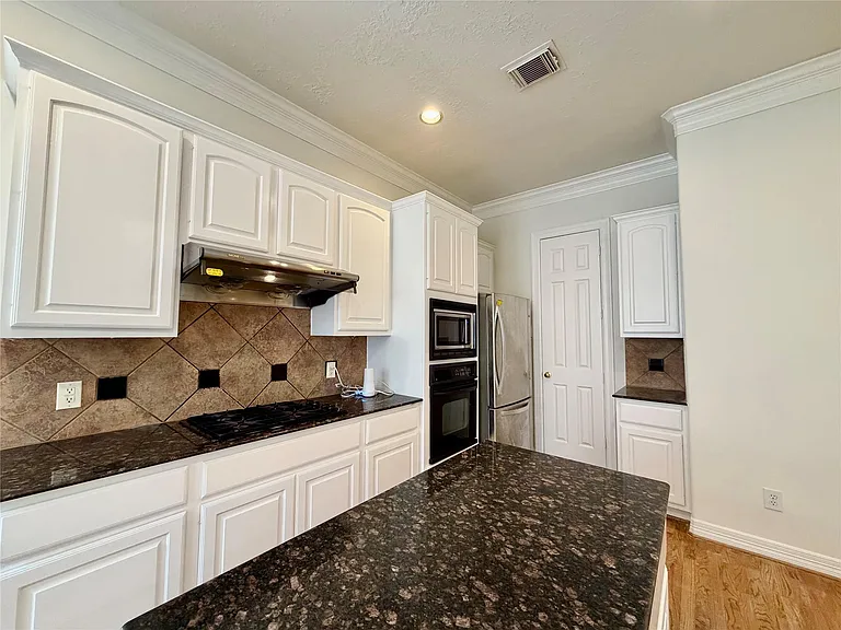 2806 Briarhurst Park — Photo 11