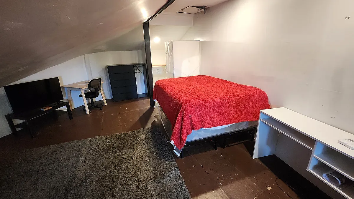 6 bed, 2000 sqft, $997 — Photo 1