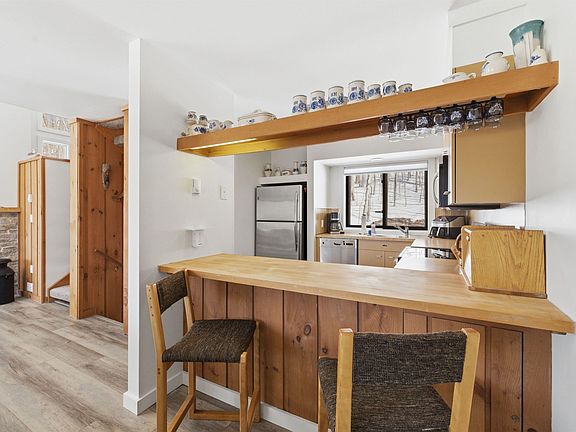 3rd image of 25 Ravine Lane #3