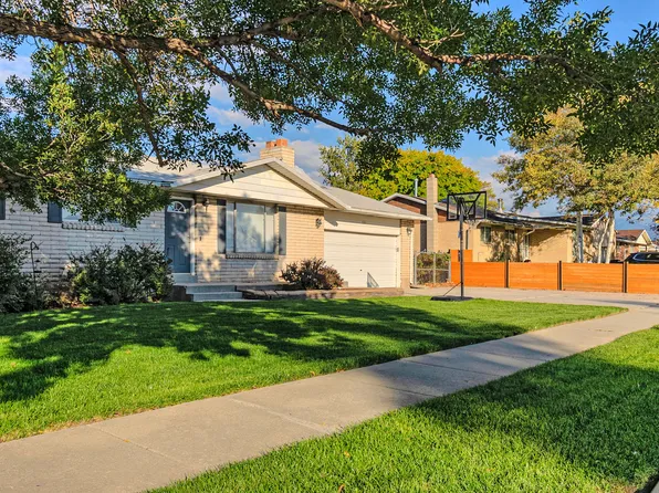 3246 W Royalwood Dr, Salt Lake City, UT 84129