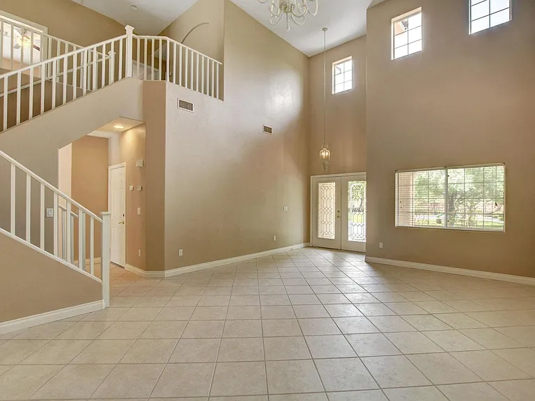 469 Annotto Bay St — Photo 5