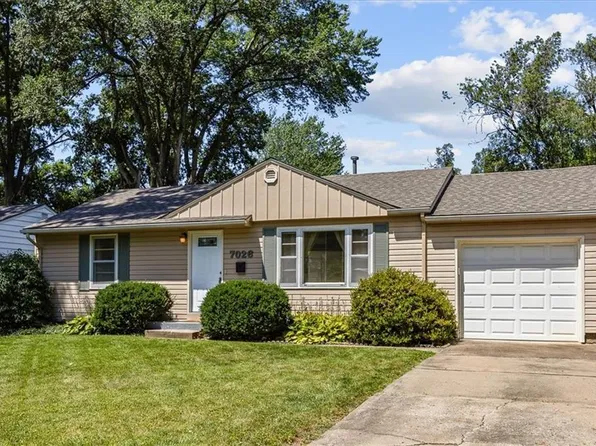 7026 Beverly St, Overland Park, KS 66204