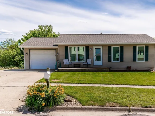 1410 Greenfield Dr, Marshalltown, IA 50158