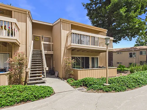 300 Glenwood Cir Photo 1