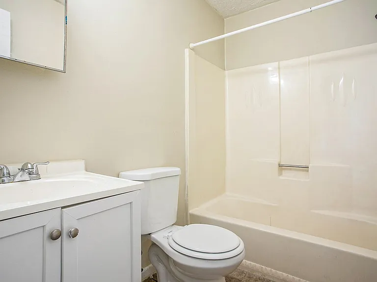 3735 Londonderry Ct — Photo 13