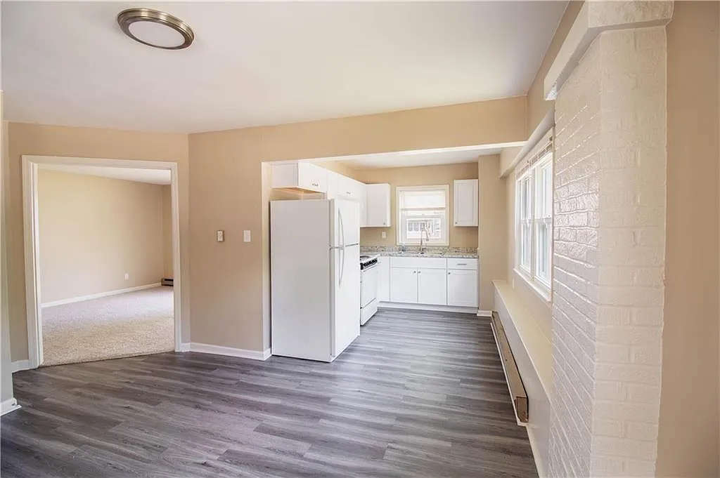 906 N West St — Photo 1