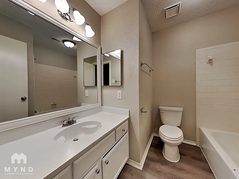 225 Bedford Ln — Photo 14