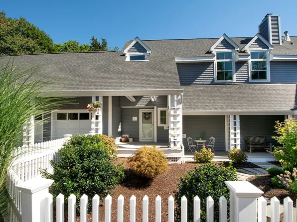 1 Gatehouse Ln #1, Hull, MA 02045
