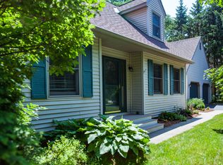 51 Parkwood Dr, Colchester, VT 05446