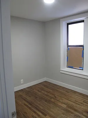 Rented by Delmark Realty LLC | media 8