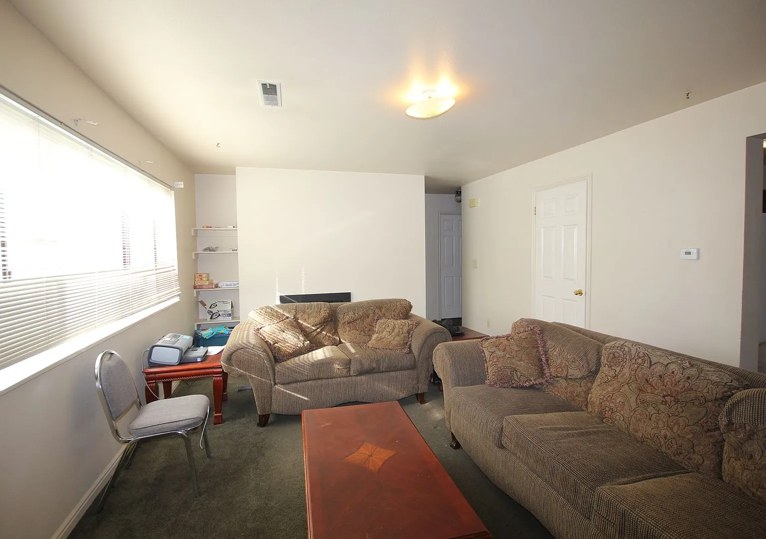 Live With A Friend At Wellington Condos!! — Photo 3