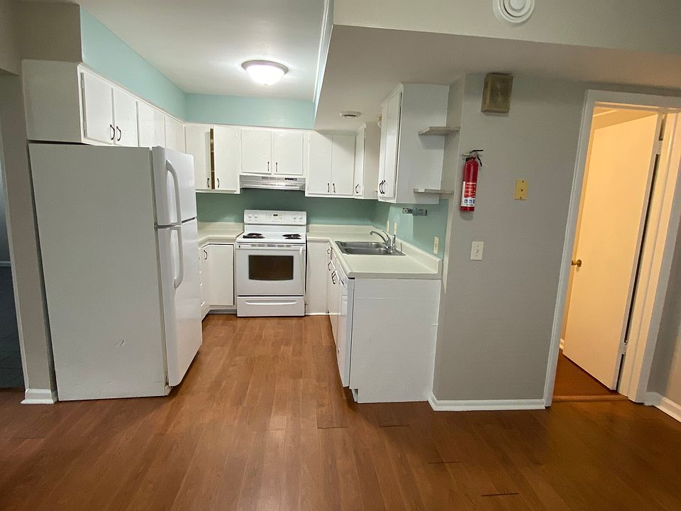 Kitchen & Dining area