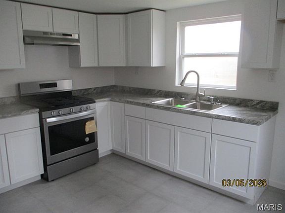 5th image of 212 Clara St