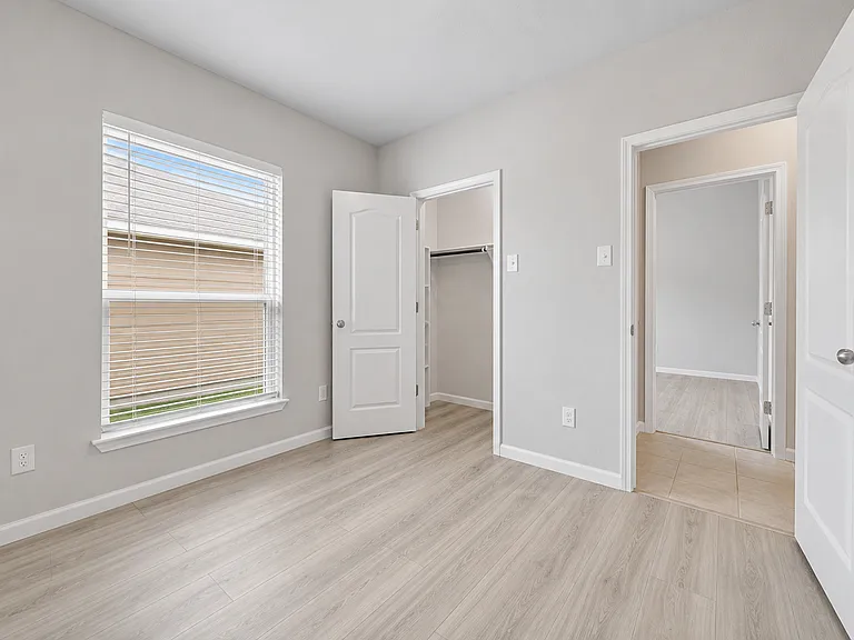 2217 Petersburg Ln — Photo 12