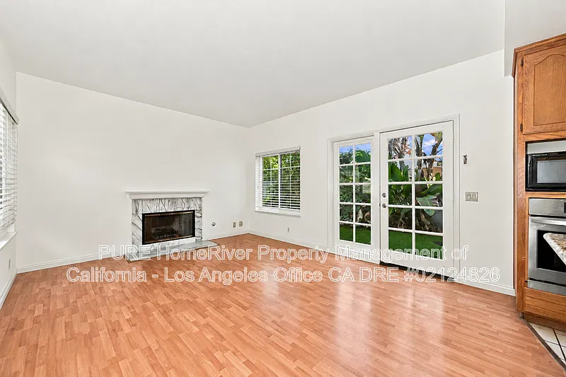 4 bed, 3.0 bath, 2420 sqft, $5,125 — Photo 3