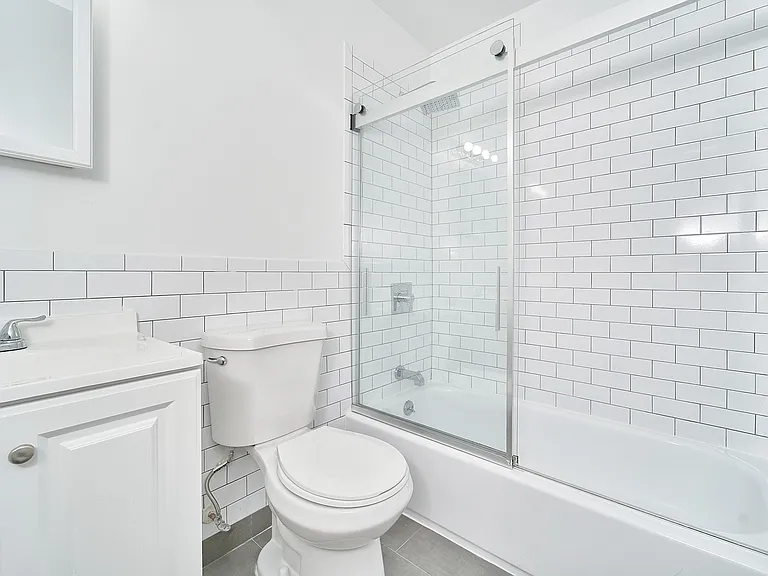 150 Manhattan Ave #3B — Photo 4