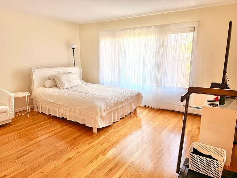 372 Chestnut St — Photo 9