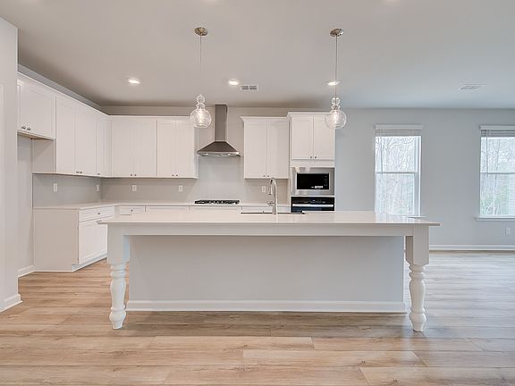 5th image of 2364 Dixon Pl