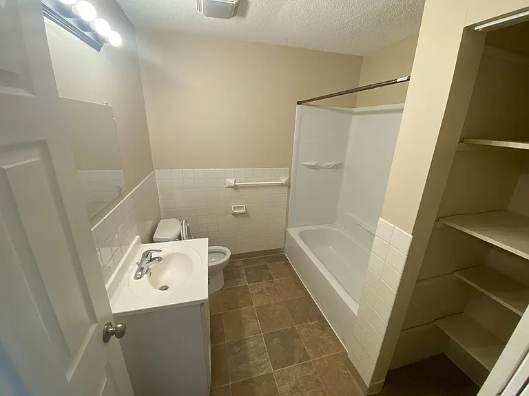 Beverly Apartments in Anoka — Photo 26