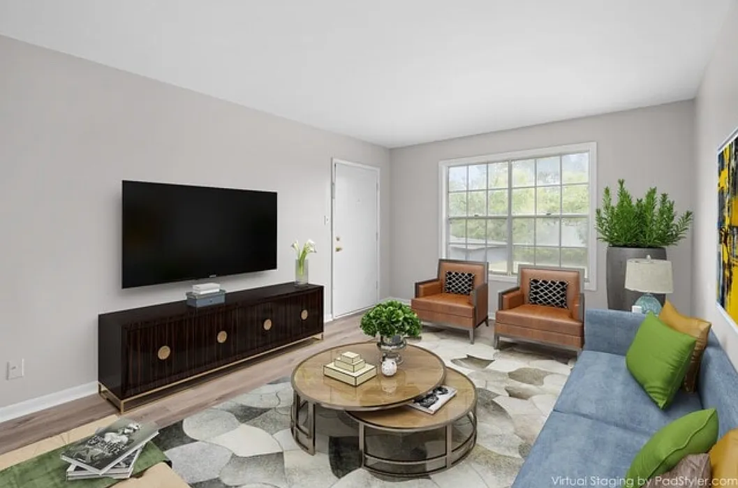 Emerald Apartments — Photo 2