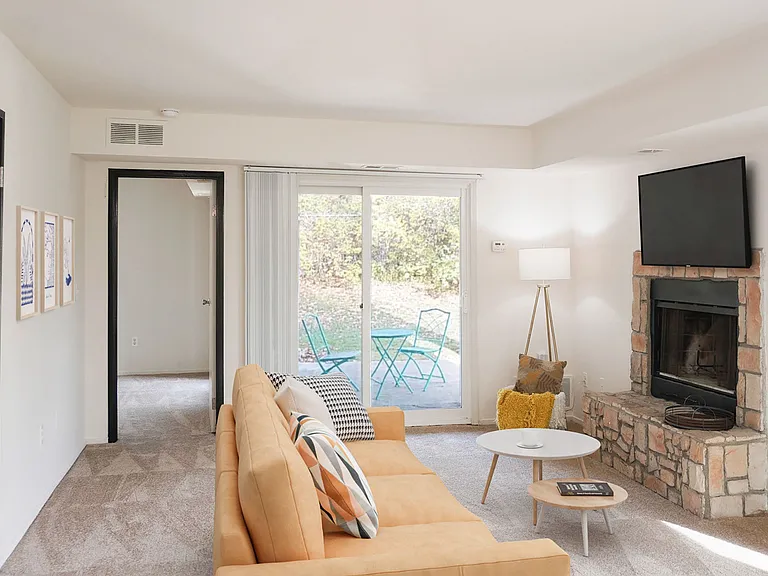 2396 Leslie Cir — Photo 37