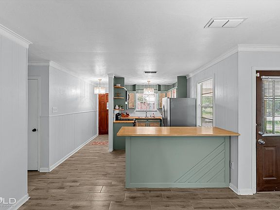 4th image of 122 Miriam Ln