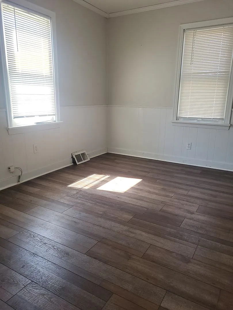 Three bedroom two bath with bonus room located in North Hills! — Photo 4