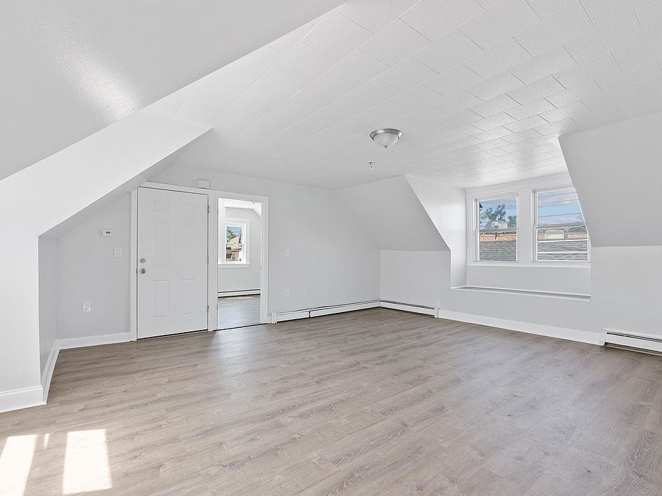 1st image of 821 Parker St Floor 3