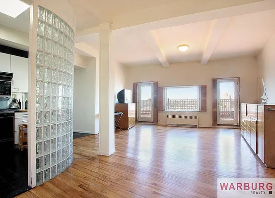 Sold by Warburg | media 4