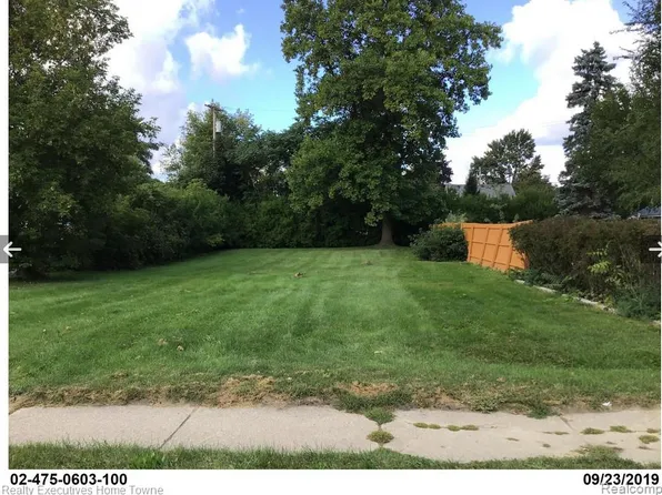 235 N Mary St, Marine City, MI 48039