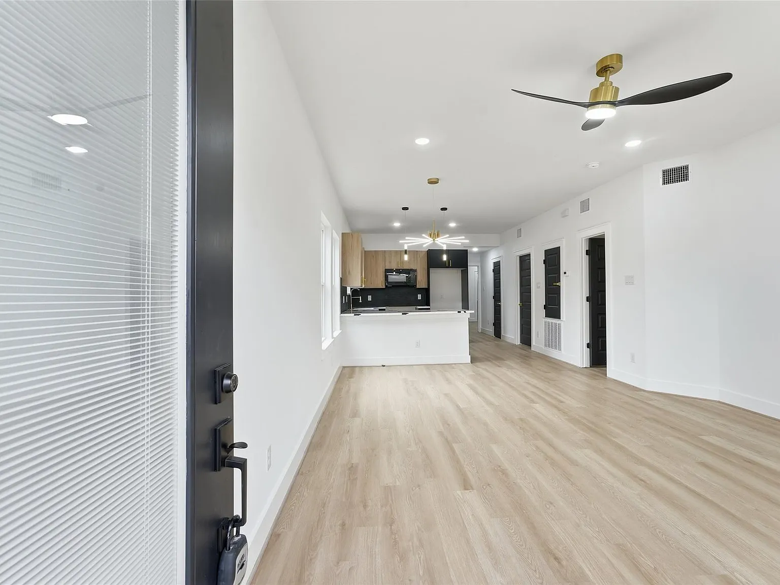 2 bed, 2.5 bath, 1071 sqft, $2,000 — Photo 4