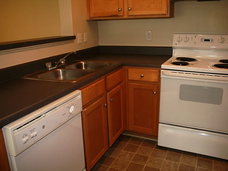 300 Riverbend Dr #2B — Photo 4
