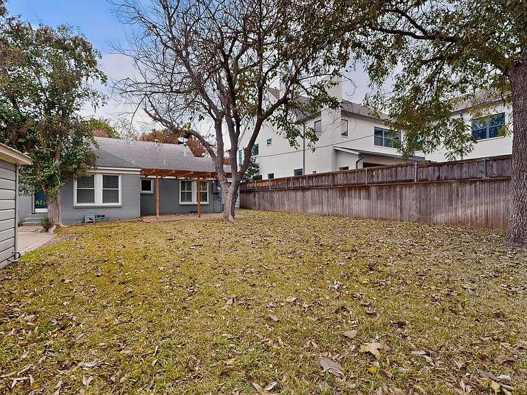 4810 Stanford Ave — Photo 22
