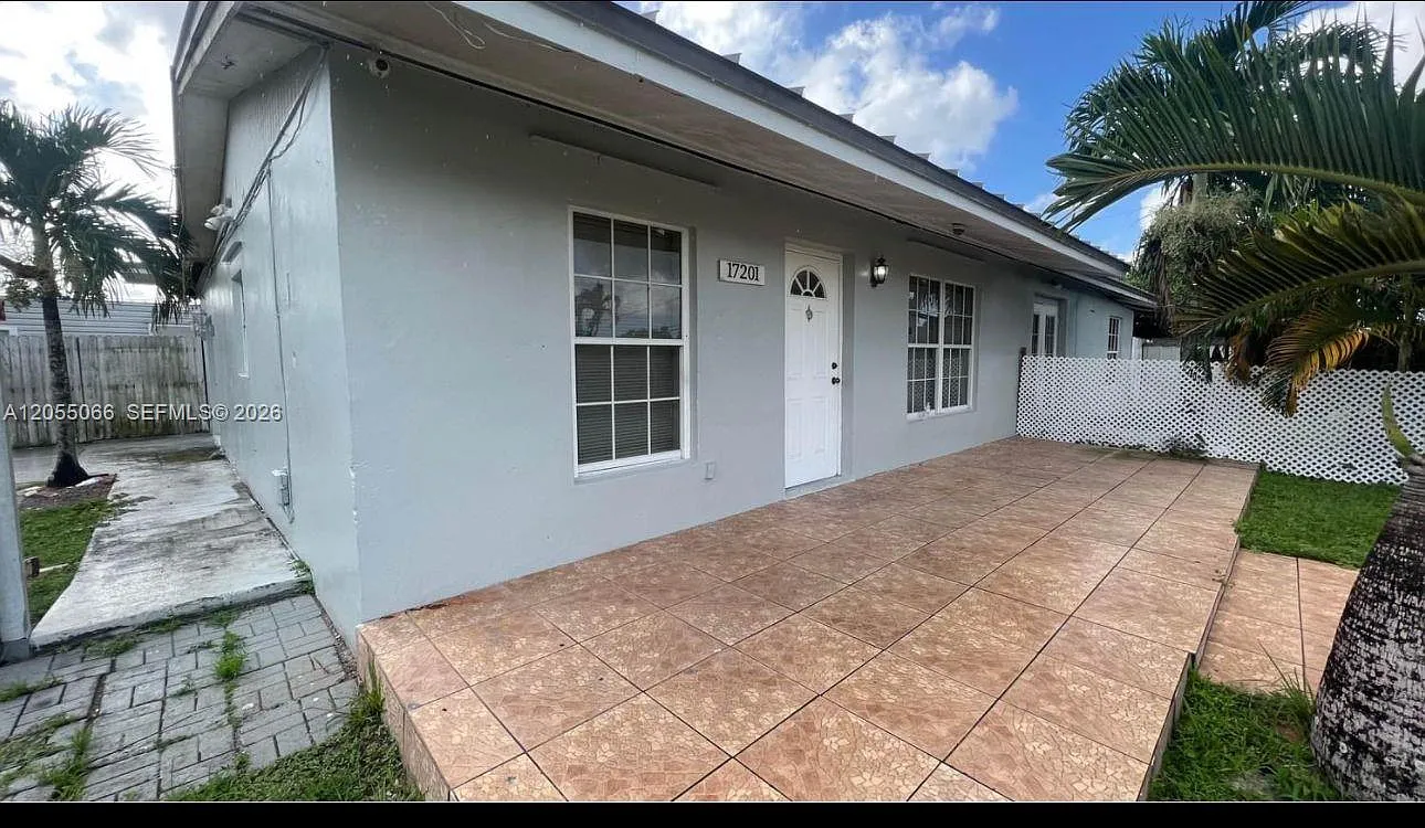 Carol City Red Road Manor — Photo 2
