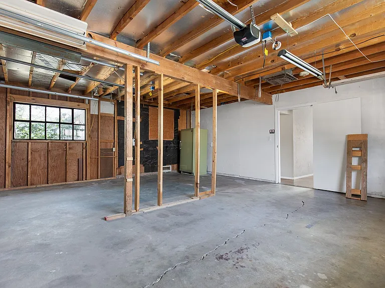 2300 Aspen Dr — Photo 5