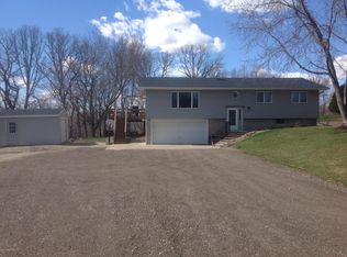 2148 Mingoview Dr, Wanamingo, MN 55983