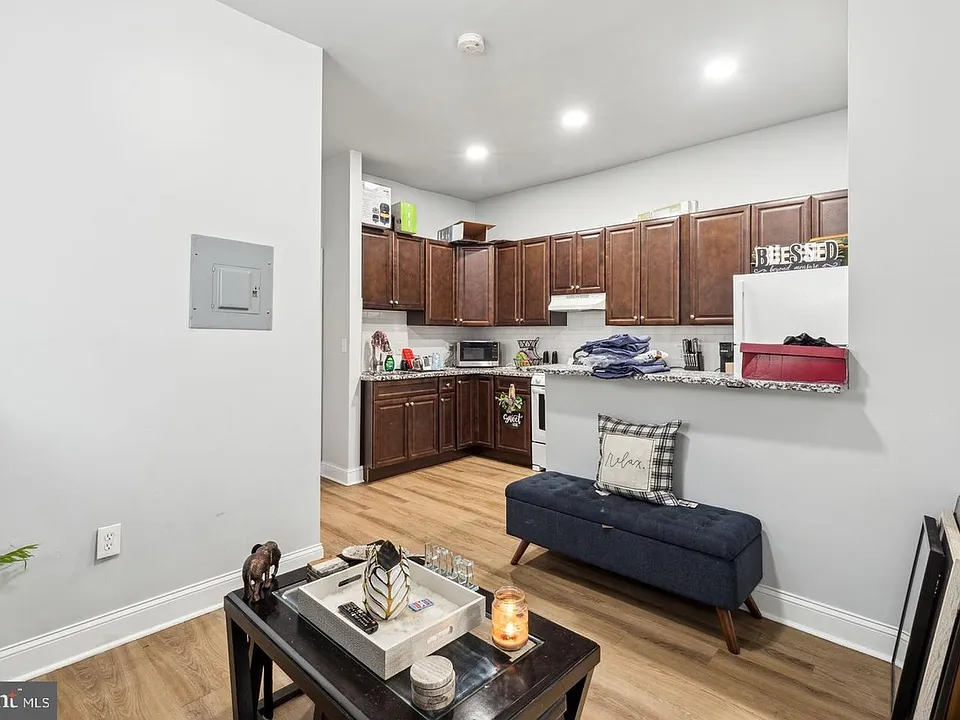 1633 W Oxford St #2F