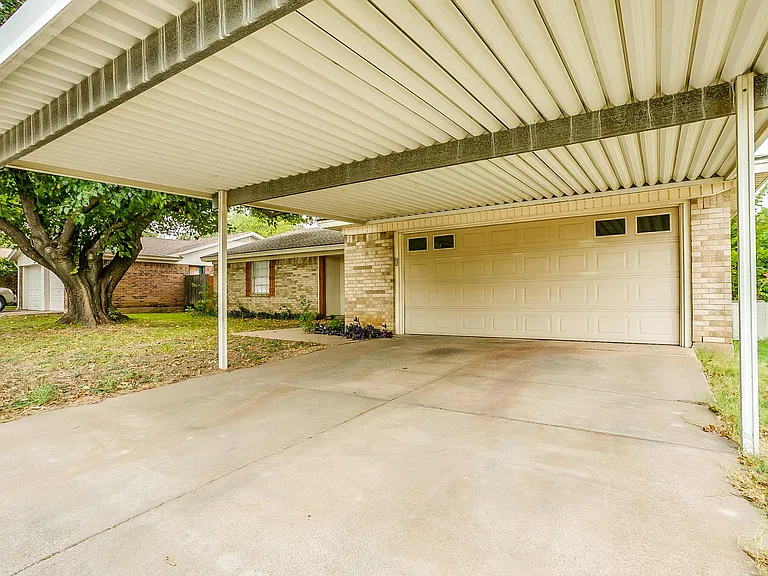 512 Stallion Ln — Photo 17
