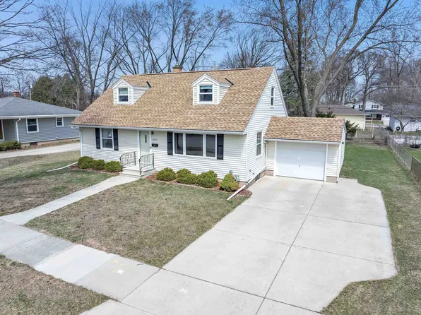 1094 Thorndale St, Green Bay, WI 54304