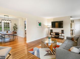 9700 Delamere Ct, Rockville, MD 20850