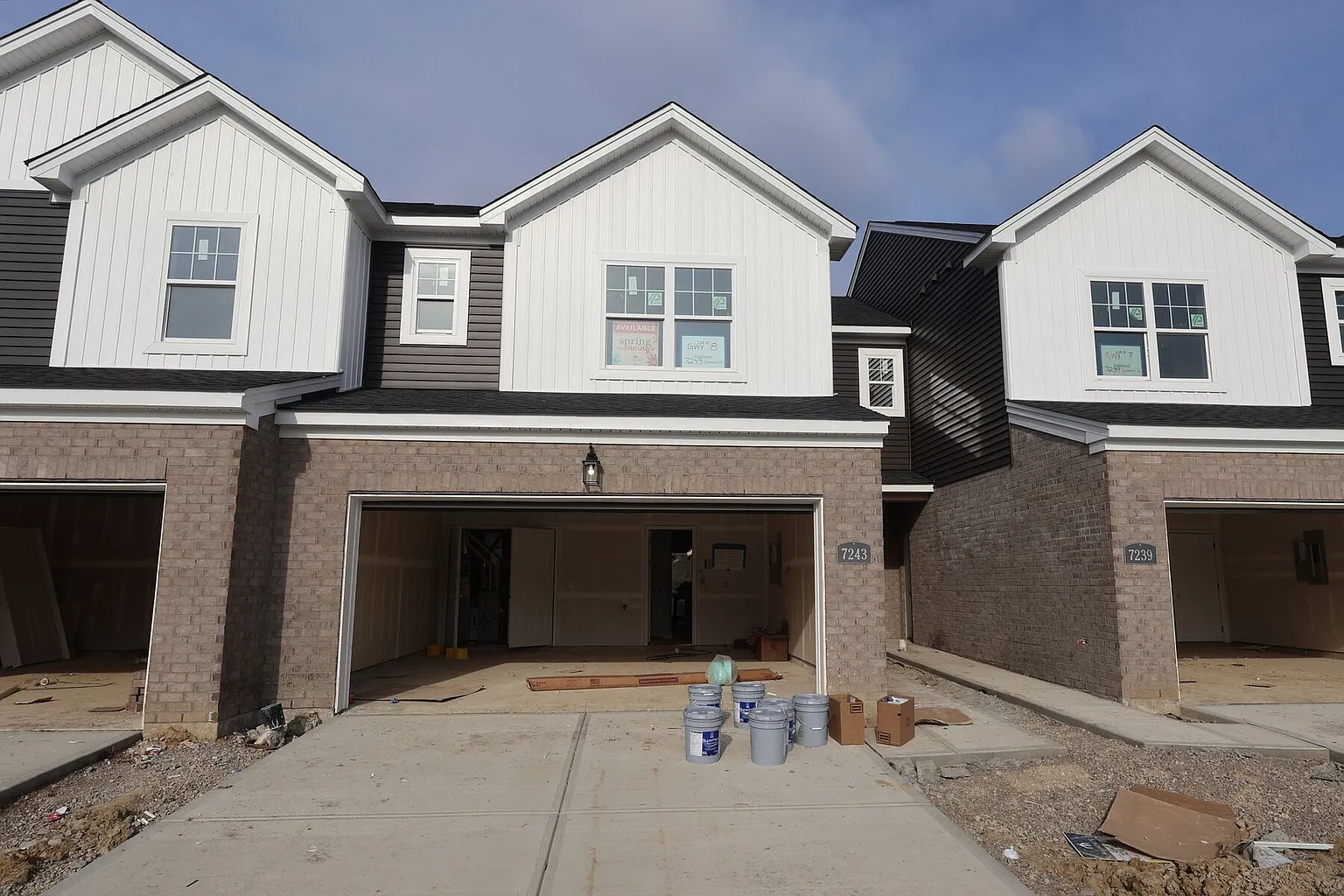 7243 Grandway Dr photo 1