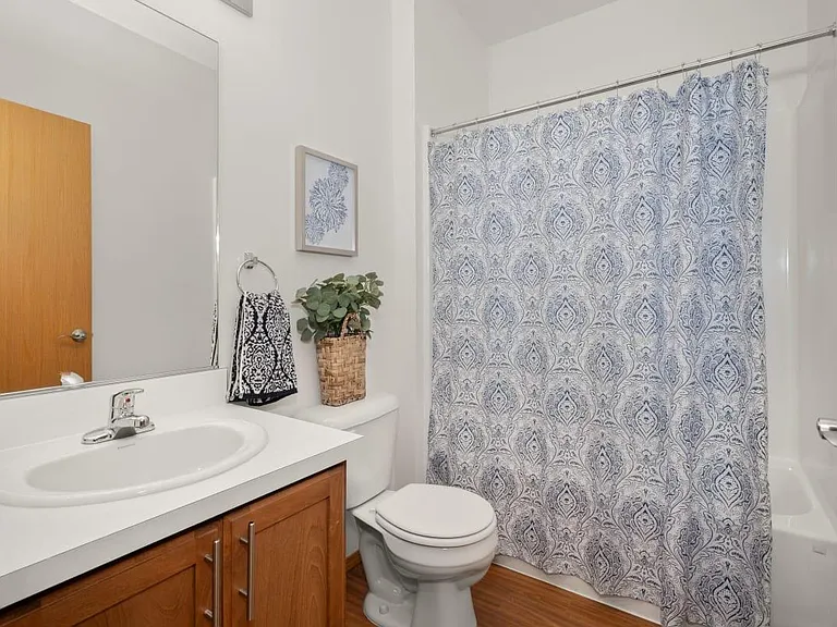 Bluegrass Farms Apartments — Photo 26